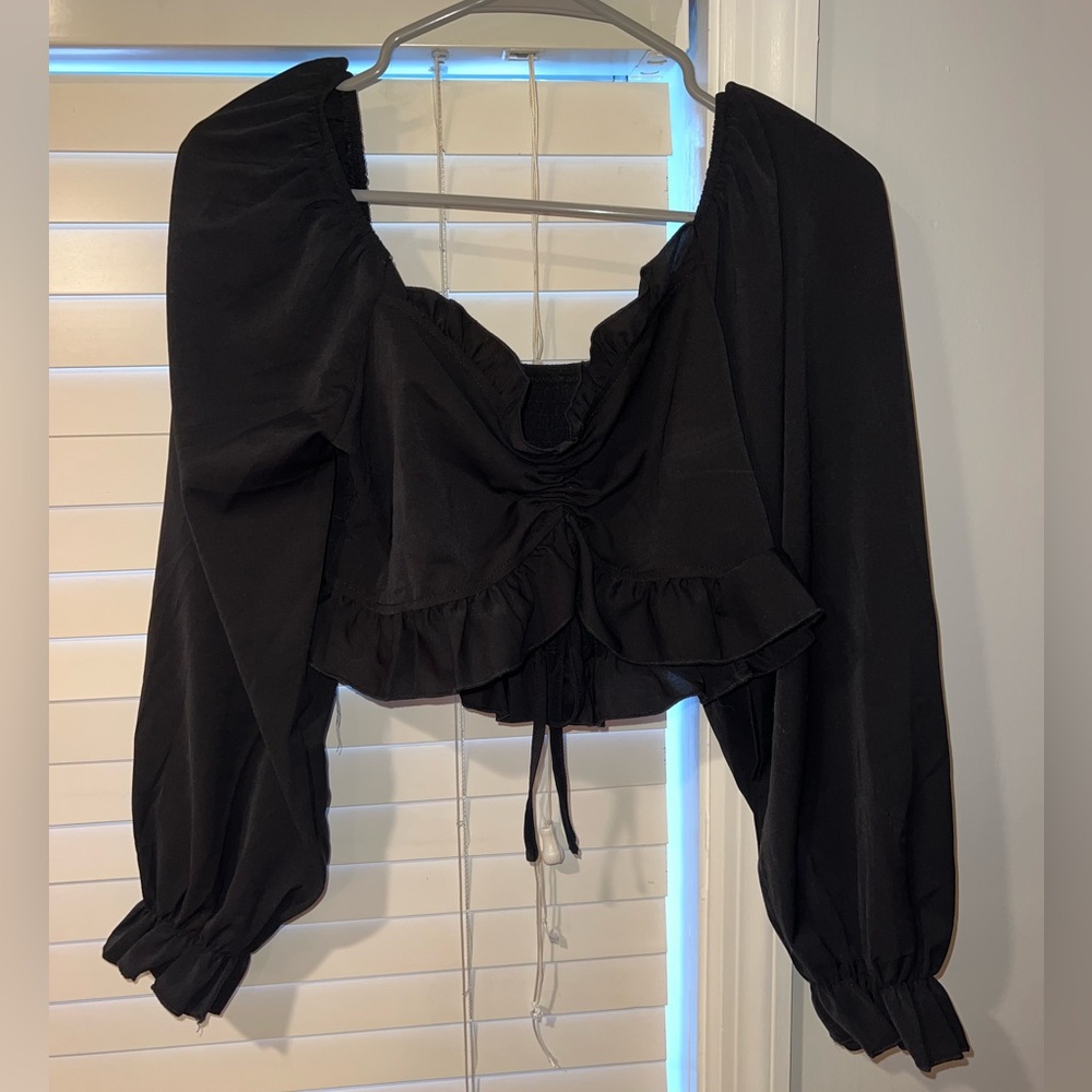 Black cropped long sleeve!